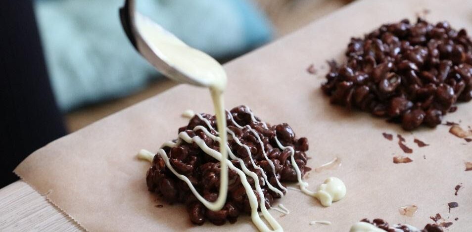 Hjemmelavet choco crunch opskrift hvide chokolade