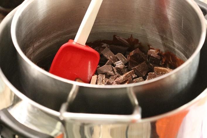 Hjemmelavet chokocrunch opskrift chokolade vandbad