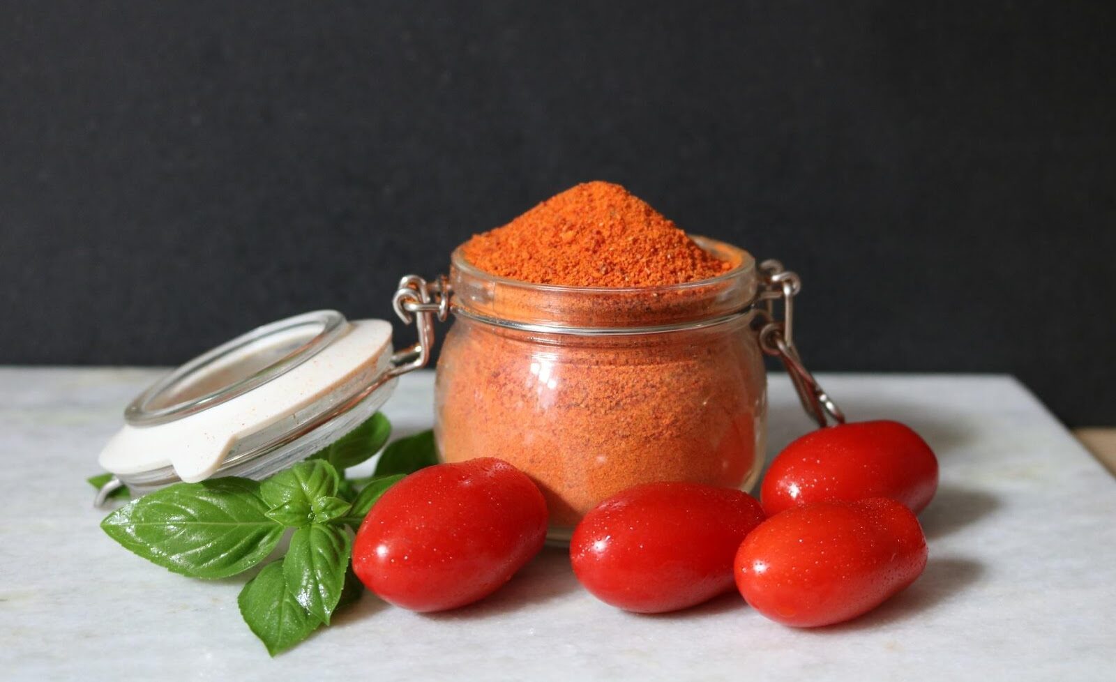Hjemmelavet tomatpulver krydderi opskrift